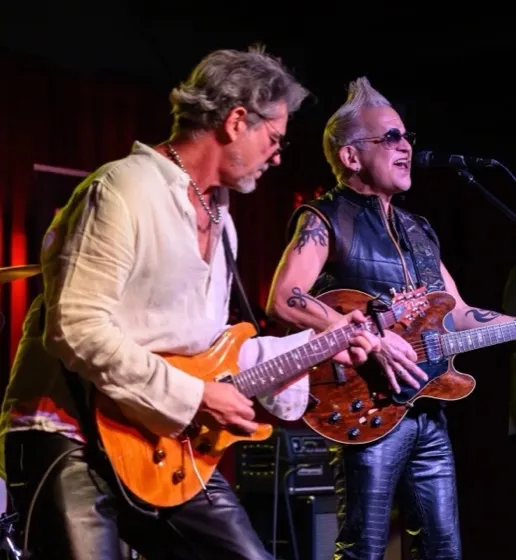 Bob and Rik singing together mid-set